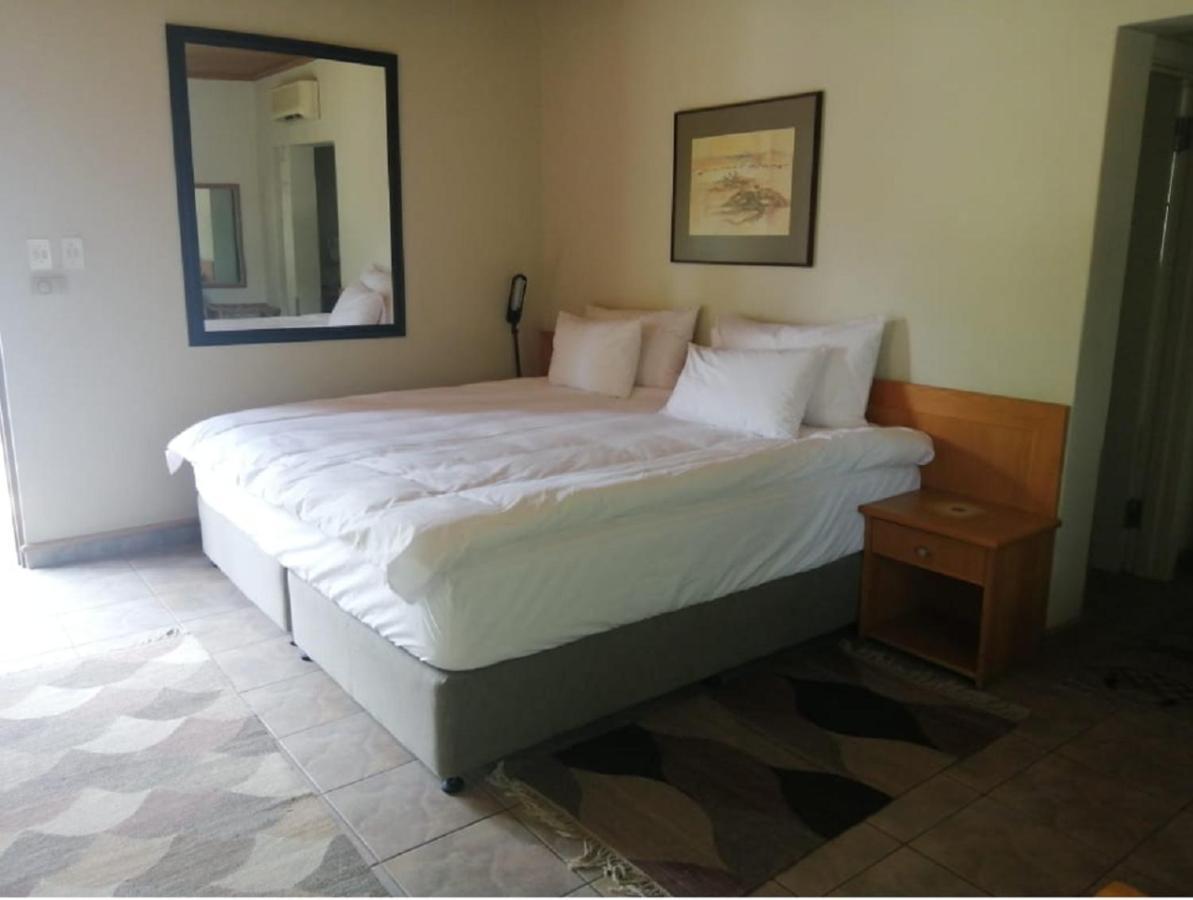 Hotel Pension Palmquell Klein Windhoek Dış mekan fotoğraf